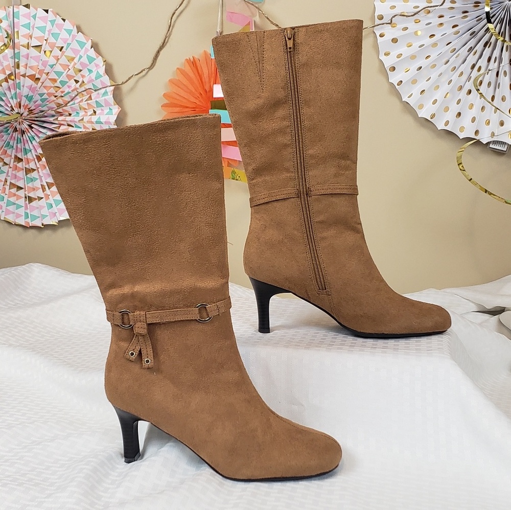 Suede boots sz 8